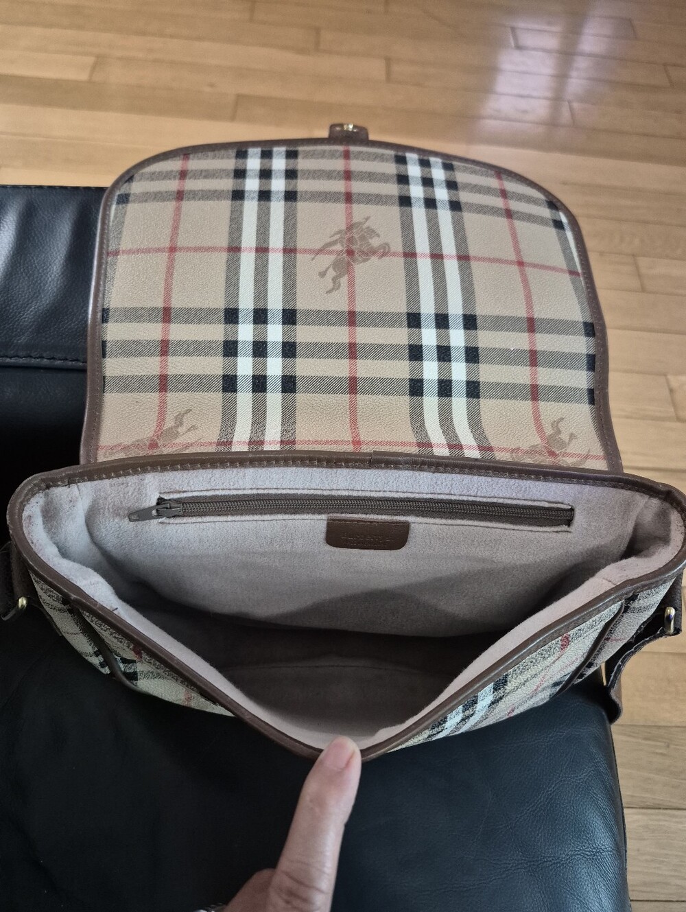 VINTAGE BURBERRYS OF LONDON HAYMARKET CHECK SADDLE BAG - Picture 7 of 11